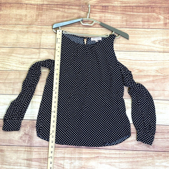 Philosophy Polka Dot Cold Shoulder Top Size Small Black &‎ White Long sleeve - Picture 3 of 7